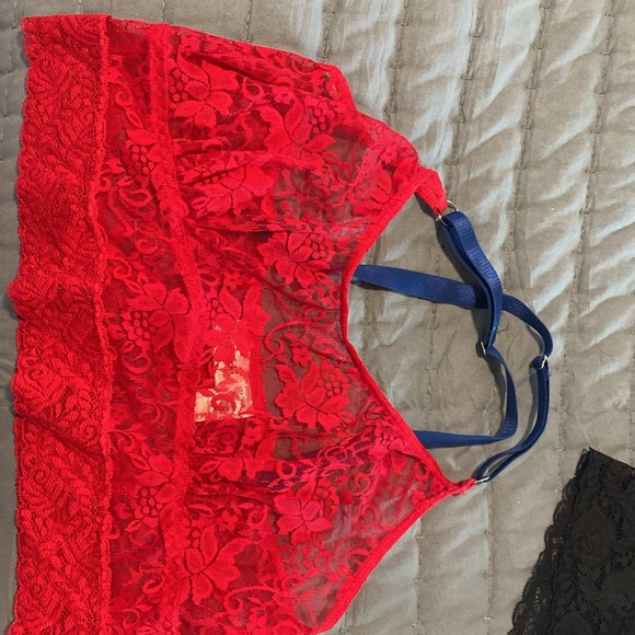 Frederick’s of Hollywood lace bras - Picture 2 of 6